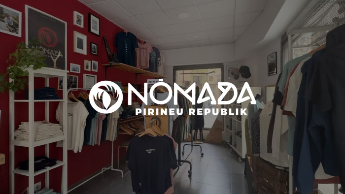 Interior de la botiga Nòmada Pirineu Republik a Sort